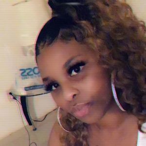 Meet your Posher, Cyara